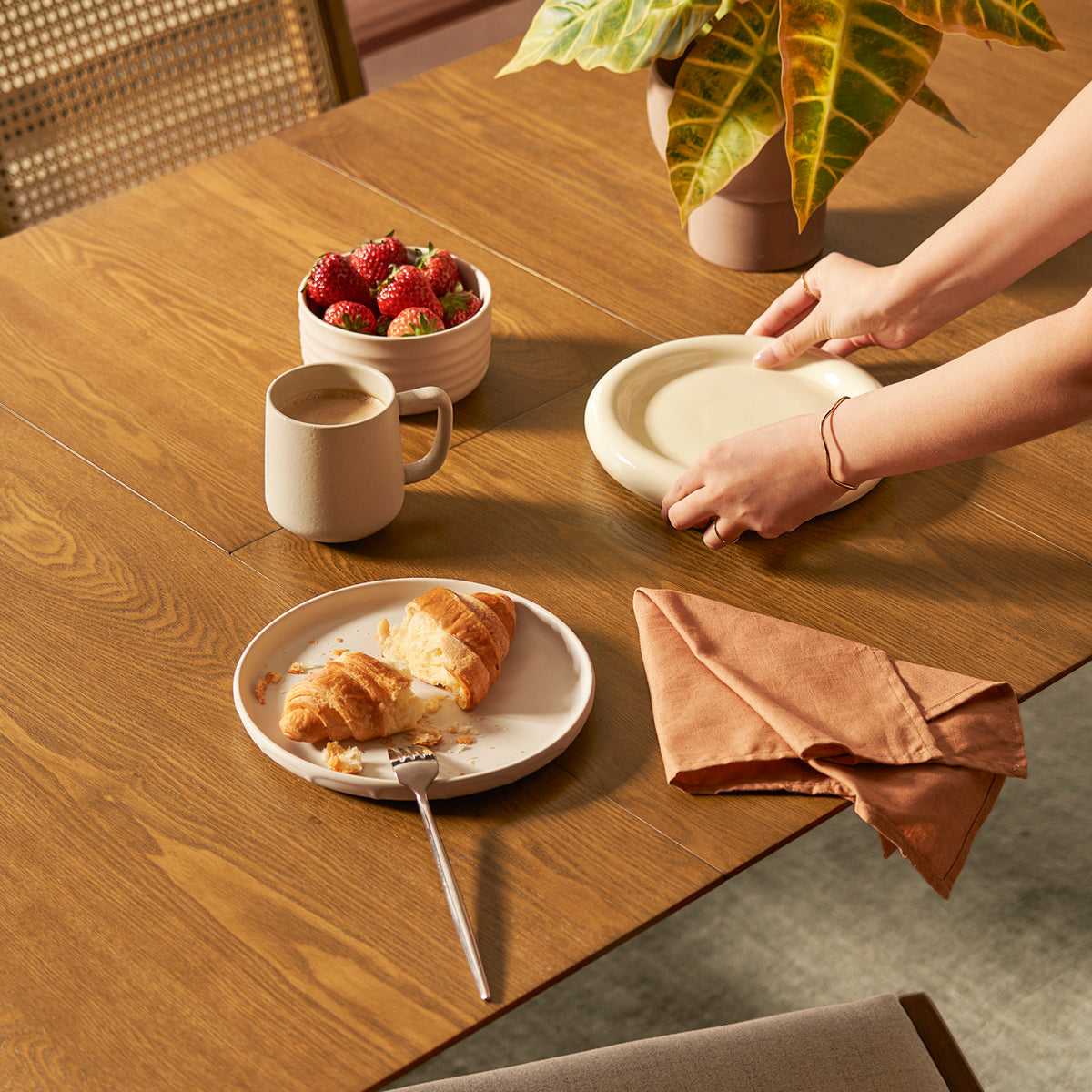 Retrovie Extendable Dining Set