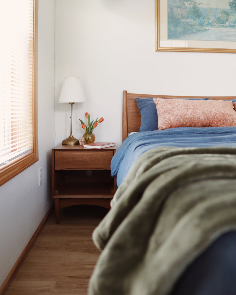 Retrovie Mid-Century Modern King Bed