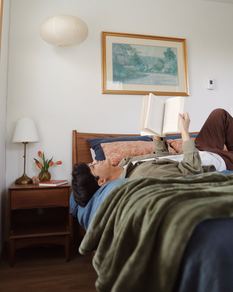 Retrovie Mid-Century Modern King Bed